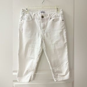 White cropped jeans